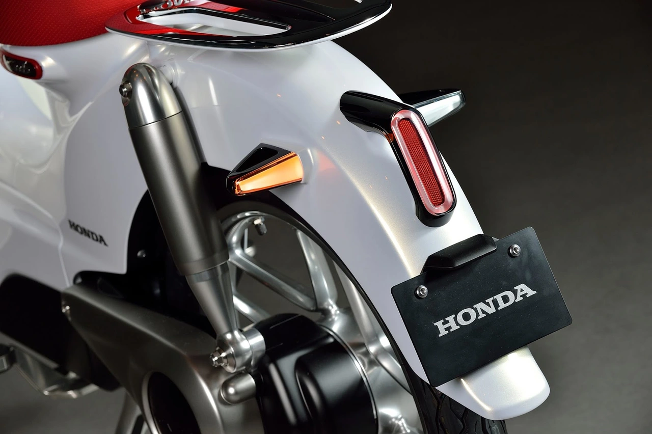Honda's upcoming electric moped borrows design cues from Cub